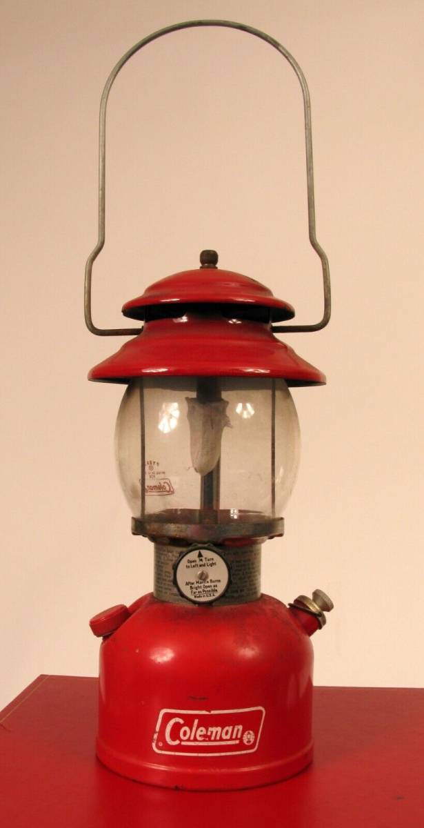 1976 COLEMAN LANTERN 200A RED GAS PRESSURE CAMPING HUNTING CABIN LAMP !! 海外 即決