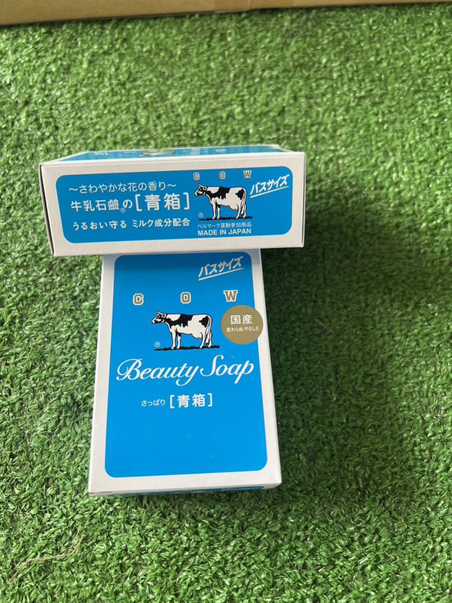 牛乳石鹸BEAUTY SOAP バスサイズ化粧石鹸カウブランド青箱a1 国産10箱1000個入り130g_画像3