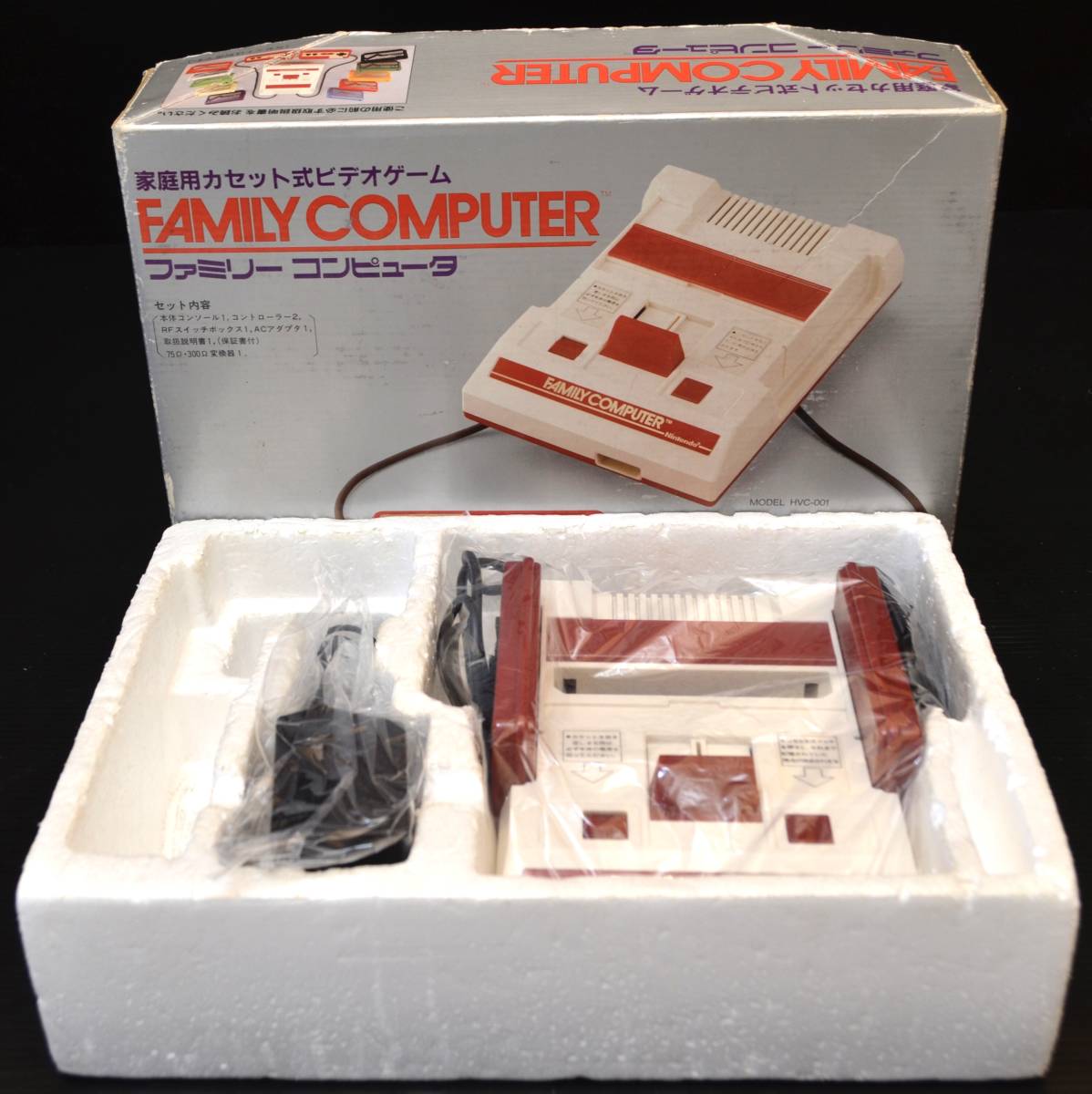 保障できる】 四角ボタンの初期型ファミリーコンピュータ ファミコン