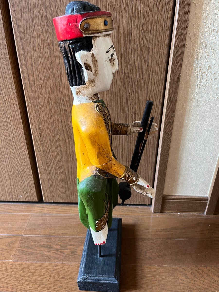 タイの木製アンティーク置き物