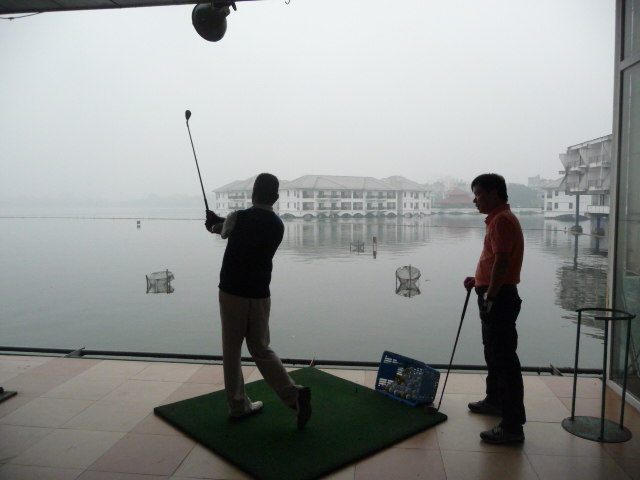ゴルフレッスン・マンツーマンチケット1枚（3時間）札幌　新企画1対1完全予約制、ゴルフに情熱を持てる方限定、指定場所から送迎可能_ベトナムのゴルフ練習場