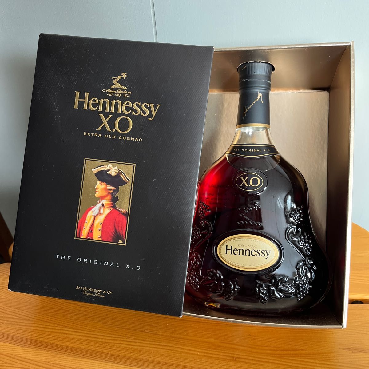 爆買い！ Hennessy 【全国送料無料】Hennessy ヘネシーXO 黒キャップ FAIREY 40度  コニャック 箱付き