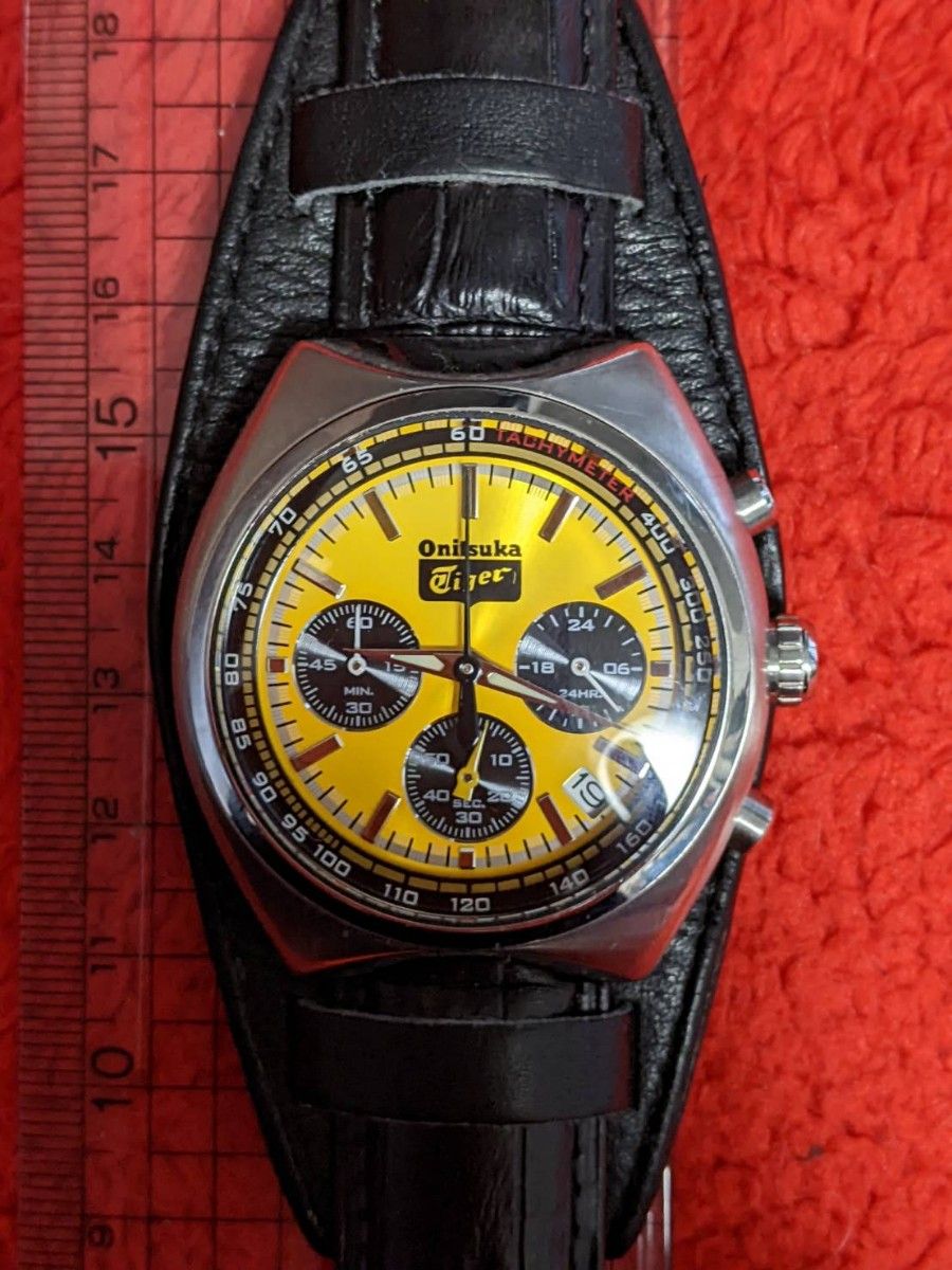 希少　トレンド　イエローカラー　クロノグラフ　腕時計　オニツカタイガー　レア品　廃盤　オリジナルベルト　デイトナ