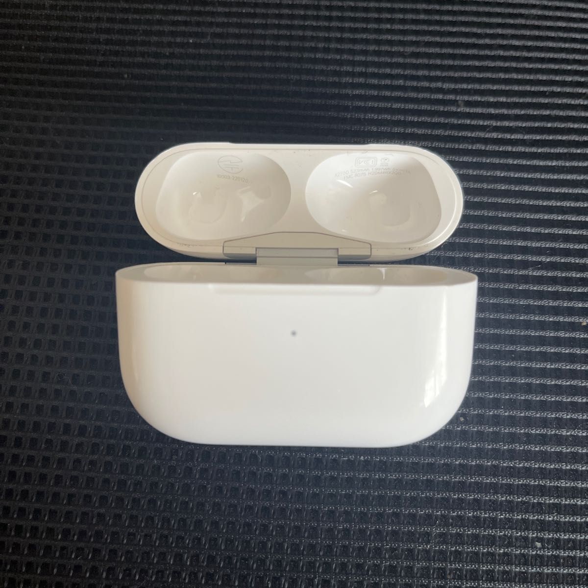 注目の 充電ケース AirPods pro 国内正規品 新品未使用