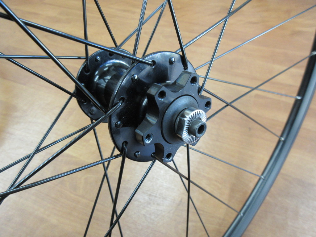 GIANT・ESCAPE 700Cディスクブレーキ専用ホイール シマノ8-10S GIANT・ESCAPE 700Cディスクブレーキ専用ホイール シマノ8-10S