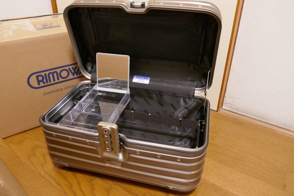 新品/未使用 リモワ トパーズ チタニウム ビューティーケース 11L