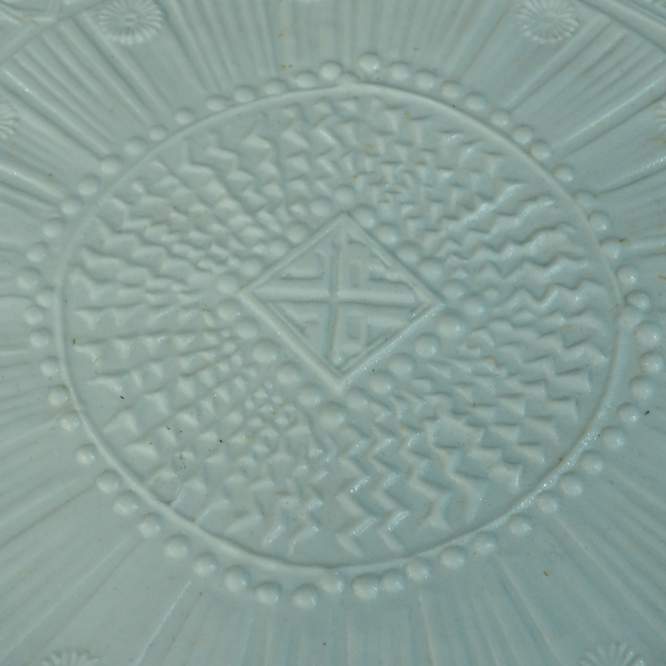 1970年代 ドイツ製 ビンテージ ローゼンタール社 装飾用白ビスク磁器製幾何学紋ウォールプレート 直径32.5cm 幾何学模様が入った一品SNC503_画像3