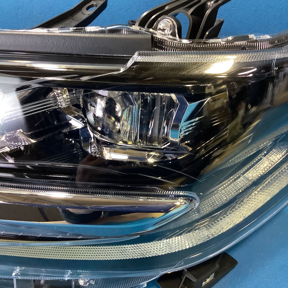 40】トヨタ アルファード AGH30W/AGH35/GGH30/GGH35/AYH30後期2眼LED左