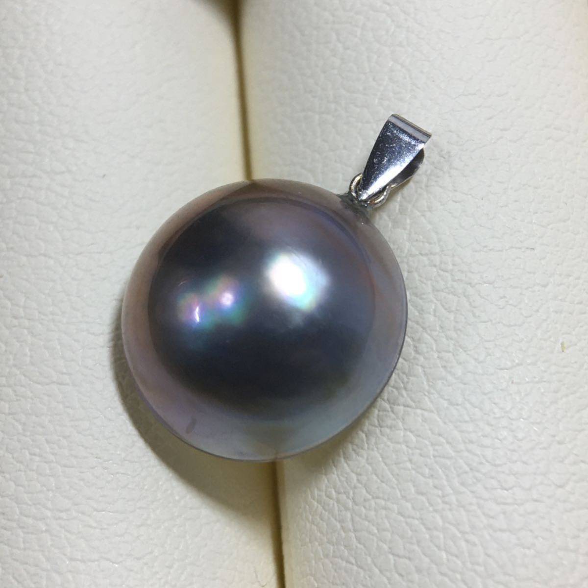 AP38 K18WG Amami Ooshima production Aurora lustre mabe pearl . color pendant top 