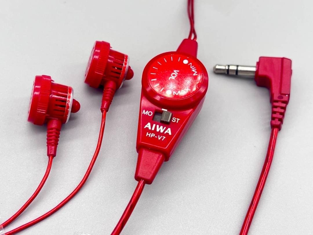 ☆ AIWA HP-V7 RED STEREO IN-EAR HEADPHONES ☆ 高音質 ☆ AIWA HP-V7 RED STEREO IN-EAR HEADPHONES ☆ 高音質