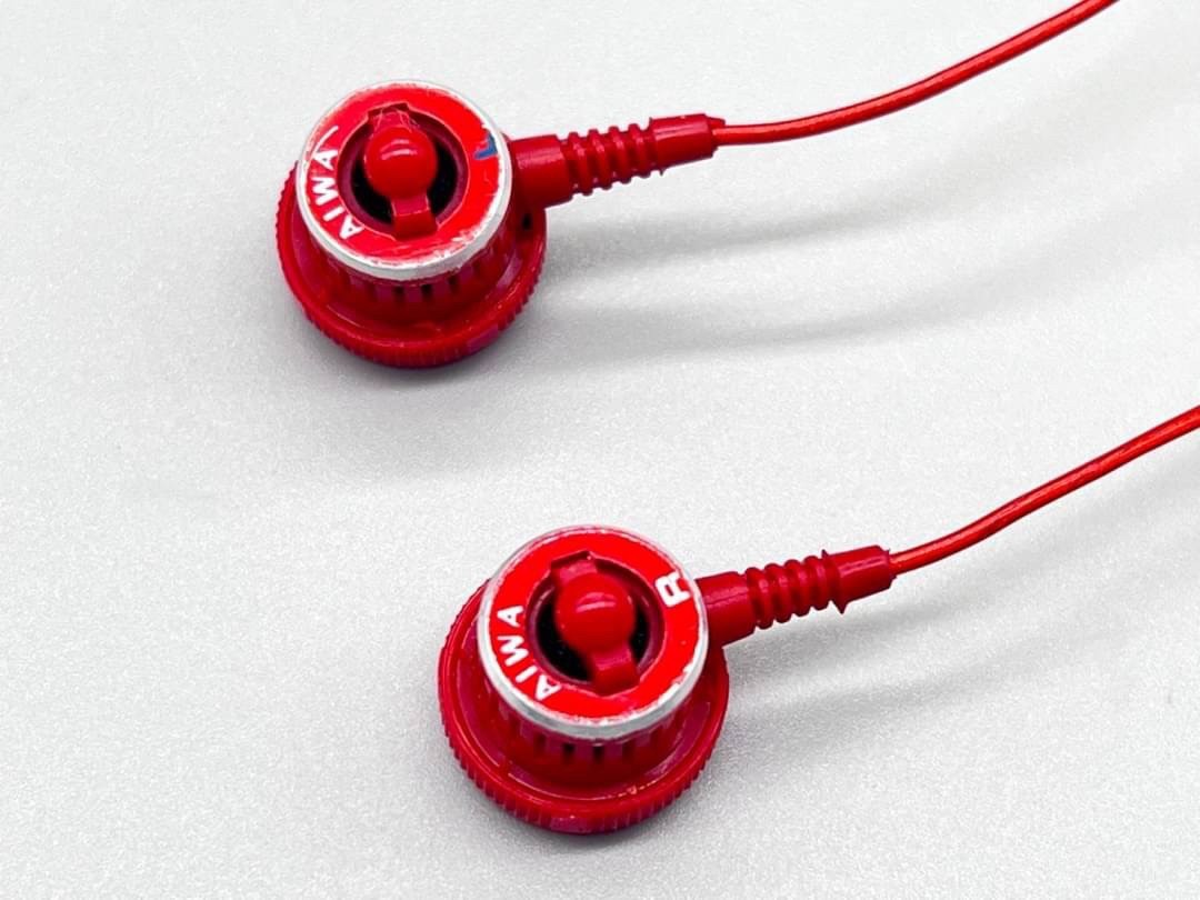 ☆ AIWA HP-V7 RED STEREO IN-EAR HEADPHONES ☆ 高音質 ☆ AIWA HP-V7 RED STEREO IN-EAR HEADPHONES ☆ 高音質