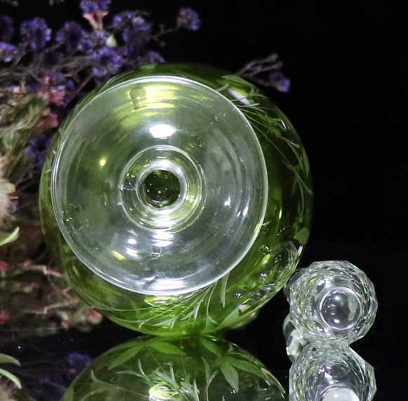 オールド・バカラ (BACCARAT) 珍品 緑色硝子 花柄 グラヴュール 最高級職人 デカンタ グリーン ボトル 春海商店 カラフ アンティーク レア_画像10