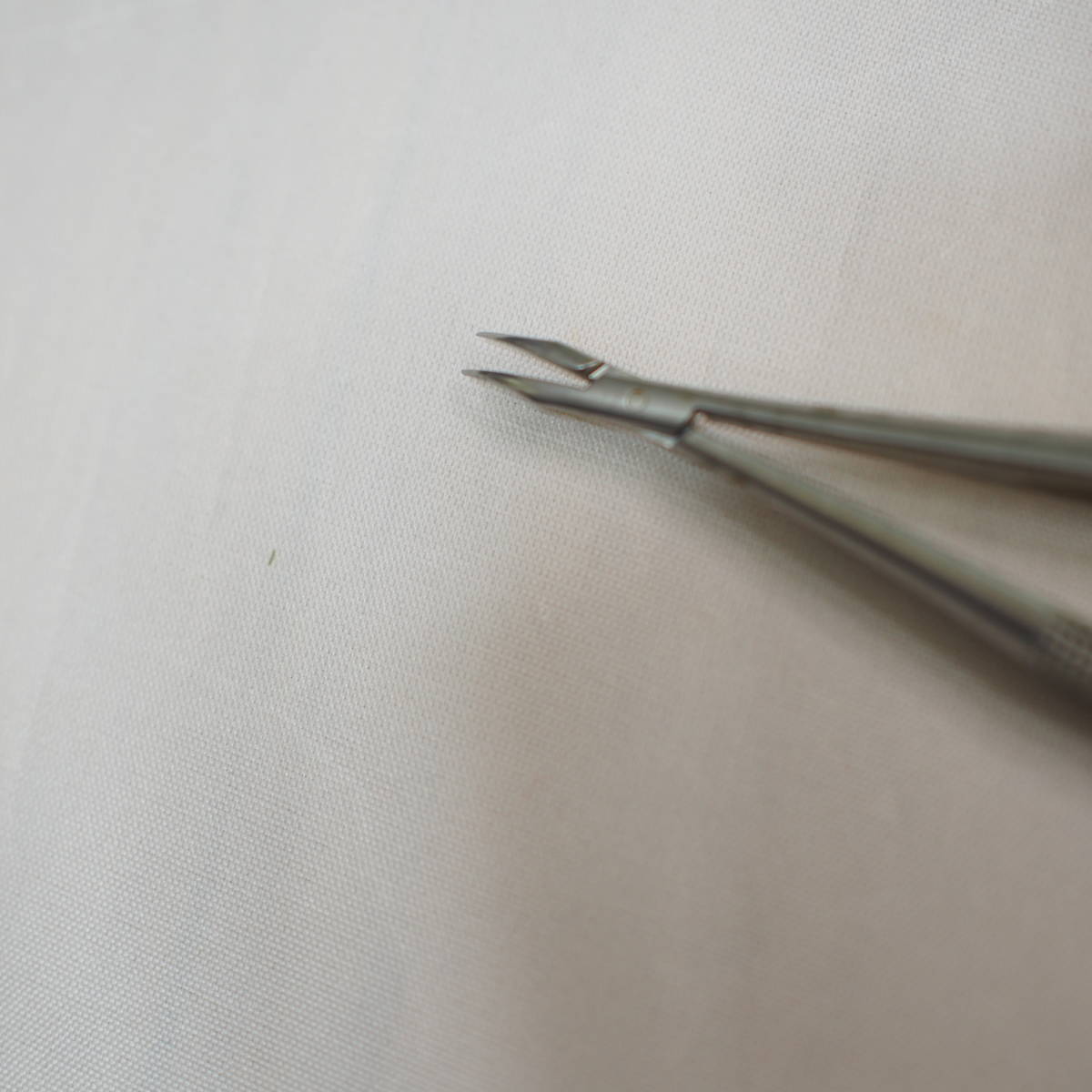 マイクロ持針器 S＆T　 Micro Needle Holder B-13-10 丸柄　曲　止め無し　マイクロサージャリー　stainless germany　管理番号H275-4-8_画像2