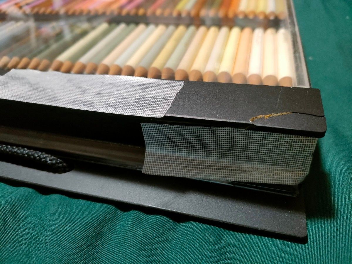 フェリシモ　カラーミュージアム　500色 色鉛筆 専用額縁（ケース）付き