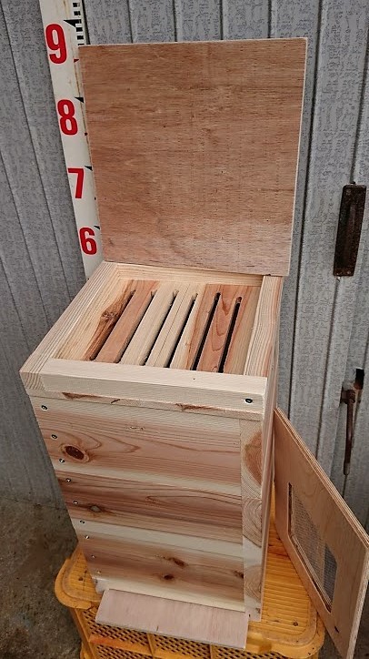 *3 set 3 step * Japan molasses bee * feeding * men tall correspondence duckboard type middle cover attaching Japanese cedar 28mm angle 3 step multi-tiered food box type nest box *to licca ru net, net attaching bottom board attaching 28 type 