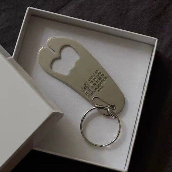早い者勝ち!Maison Margiela タビ キーリング マルジェラ tabi 栓抜き
