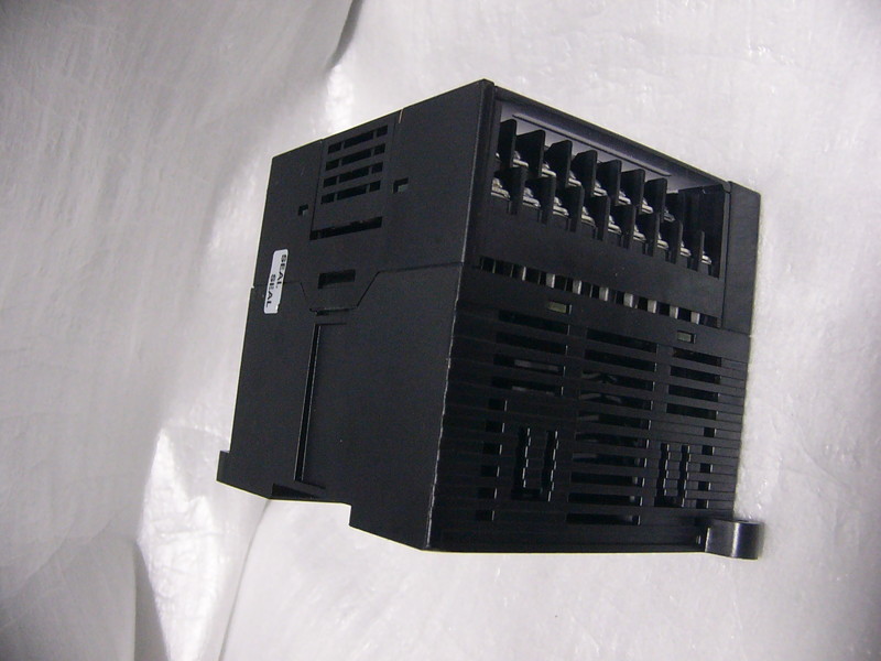 ★未使用に近い★ OMRON G9SP-N10S セーフティコントローラ 複数有