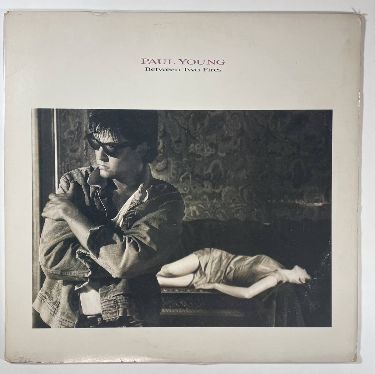 6340 【US盤・美盤】 Paul Young/Between Two Fires_画像1