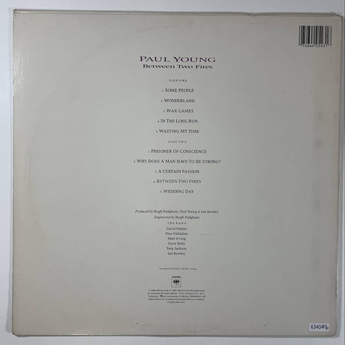 6340 【US盤・美盤】 Paul Young/Between Two Fires_画像2