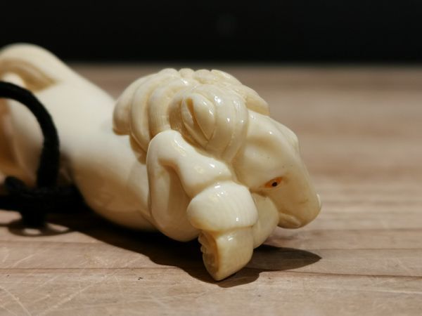 秀】r73ks151r 義仁作牙彫白馬根付箱付・東洋彫刻・ 検索) 提げ物煙管
