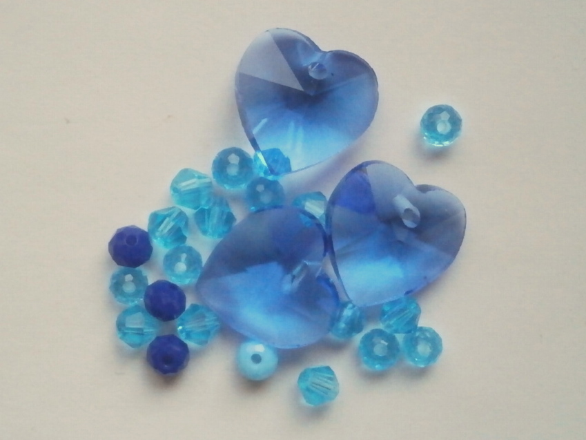  glass beads * Heart *1. hole * blue group *c