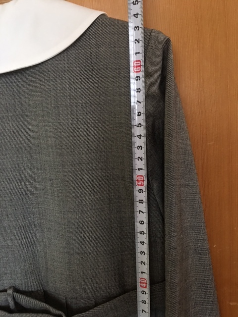 肩~スカート裾まで約63cm