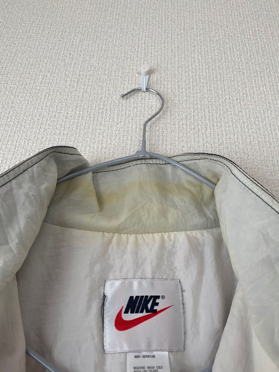 NIKE 90s 銀タグ ナイロンジャケット スウッシュロゴ刺繍 バック NIKE 90s 銀タグ ナイロンジャケット スウッシュロゴ刺繍 バック