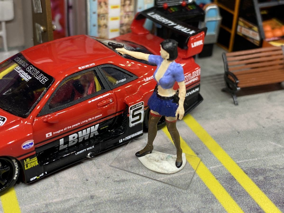 1:64 お買い得品　婦人警官風　精密　セクシーフィギュア　トミカサイズ　ジオラマ　日本未発売 ミニカー MATTELHot Wheels _画像8