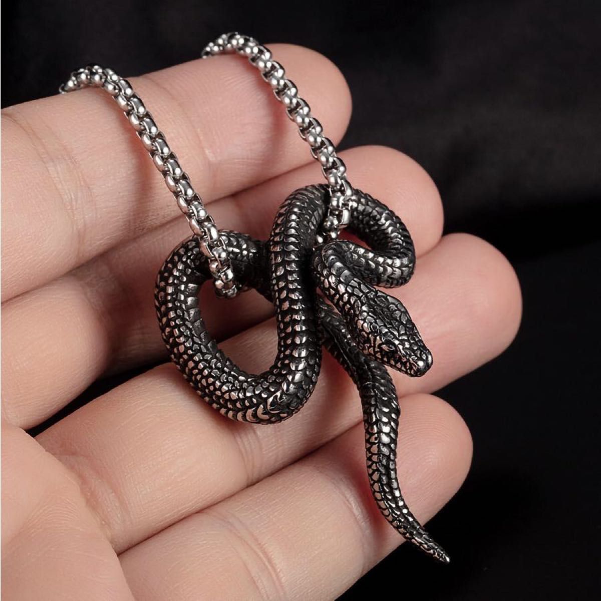 ネックレス 蛇 スネーク メンズ レディース へび トグロ シルバー ペンダントかっこいい デザイン 装飾 銀色 パンク 爬虫類