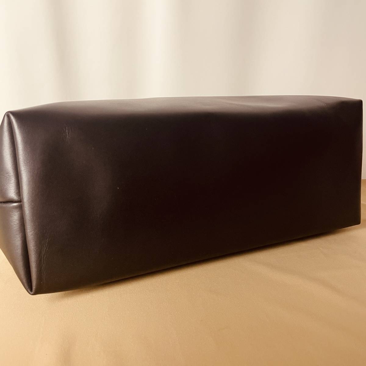 レザートートバッグ Lサイズ 上質でコシあり柔軟な本革 ブラック 自立 極厚姫路 持ち手 ヌメ革 ハンドメイド B4310_画像9