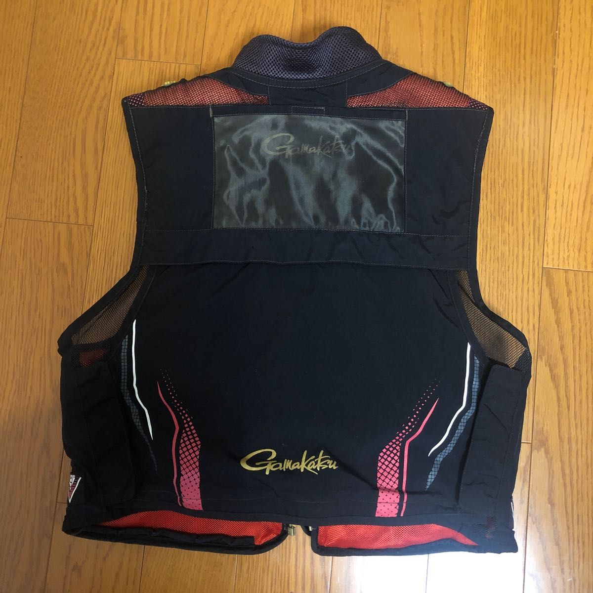 がまかつ 中古 ハーフメッシュベスト ブラック/レッド GM2318 がまかつ 中古 ハーフメッシュベスト ブラック/レッド GM2318