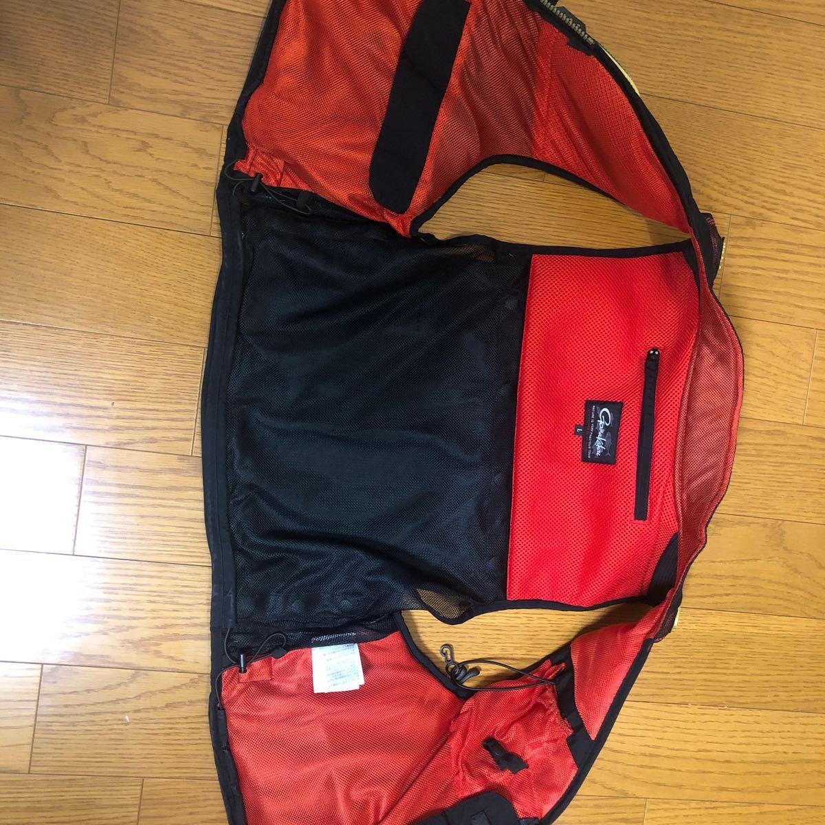 がまかつ 中古 ハーフメッシュベスト ブラック/レッド GM2318 がまかつ 中古 ハーフメッシュベスト ブラック/レッド GM2318