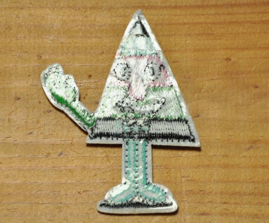 英国 インポート アイロン ワッペン パッチ かわいい おもしろい 三角のキャラクター イギリス イングランド UK GB ENGLANDの画像2