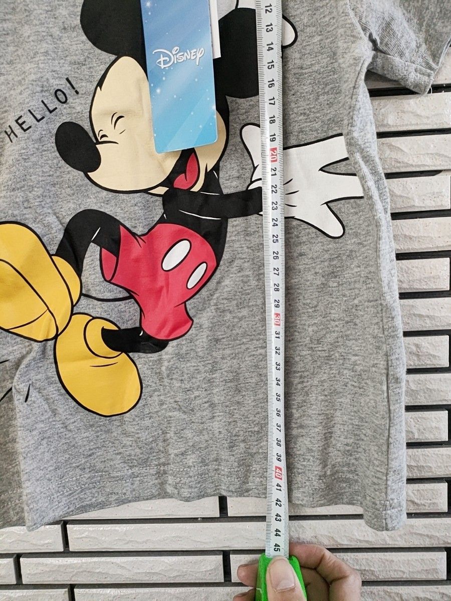 ミッキー Tシャツ 半袖Tシャツ Mickey プリントTシャツ100 コットン　新品タグ付き　Disney