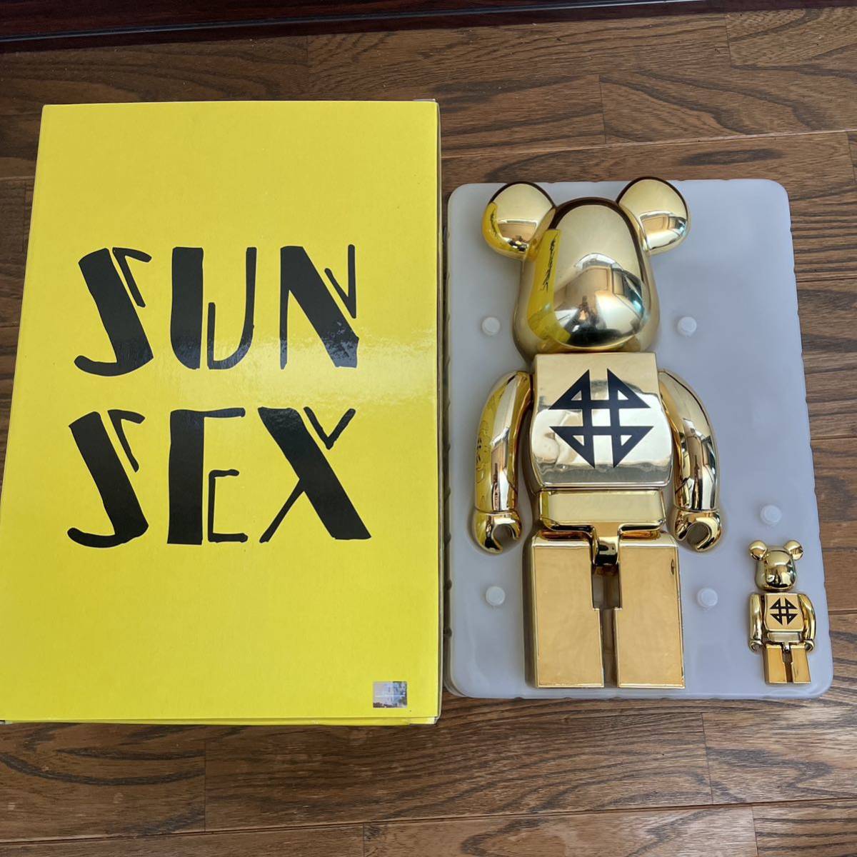 BE@RBRICK 伊勢丹120周年　SUN SEX 100％ ＆ 400％　ベアブリック メディコムトイ MEDICOM TOY _画像2