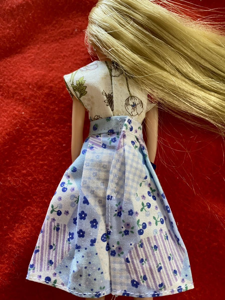 リカちゃん服 ブルー花柄ブラウスとスカートのハンドメイド  上下の画像2