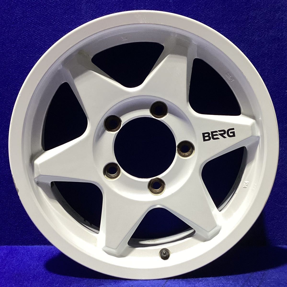 格安在庫あ ブリヂストン 16x5.5JJ/オフセット+23/PCD139.7-5H 4本