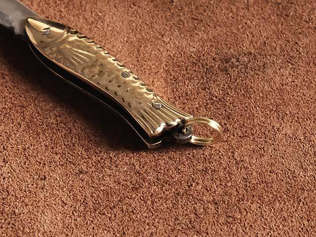超ミニサイズ 真鍮ポケットナイフ（フィッシュ）魚 キーホルダー 二重リング ミリタリービンテージ アウトドア ペーパーナイフ 小さい 小型_画像4