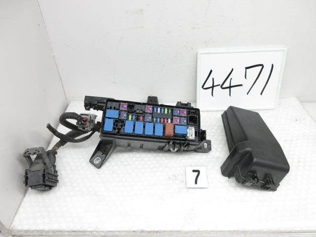 29年 エブリィワゴン ABA-DA17W (7)ヒューズボックス 右シート下 29年 エブリィワゴン ABA-DA17W (7)ヒューズボックス 右シート下