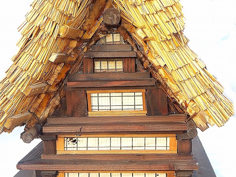 白川郷の合掌造り 中古品 置物 高さ53cm 美品 大きな合掌造り 白川郷の合掌造り 中古品 置物 高さ53cm 美品 大きな合掌造り