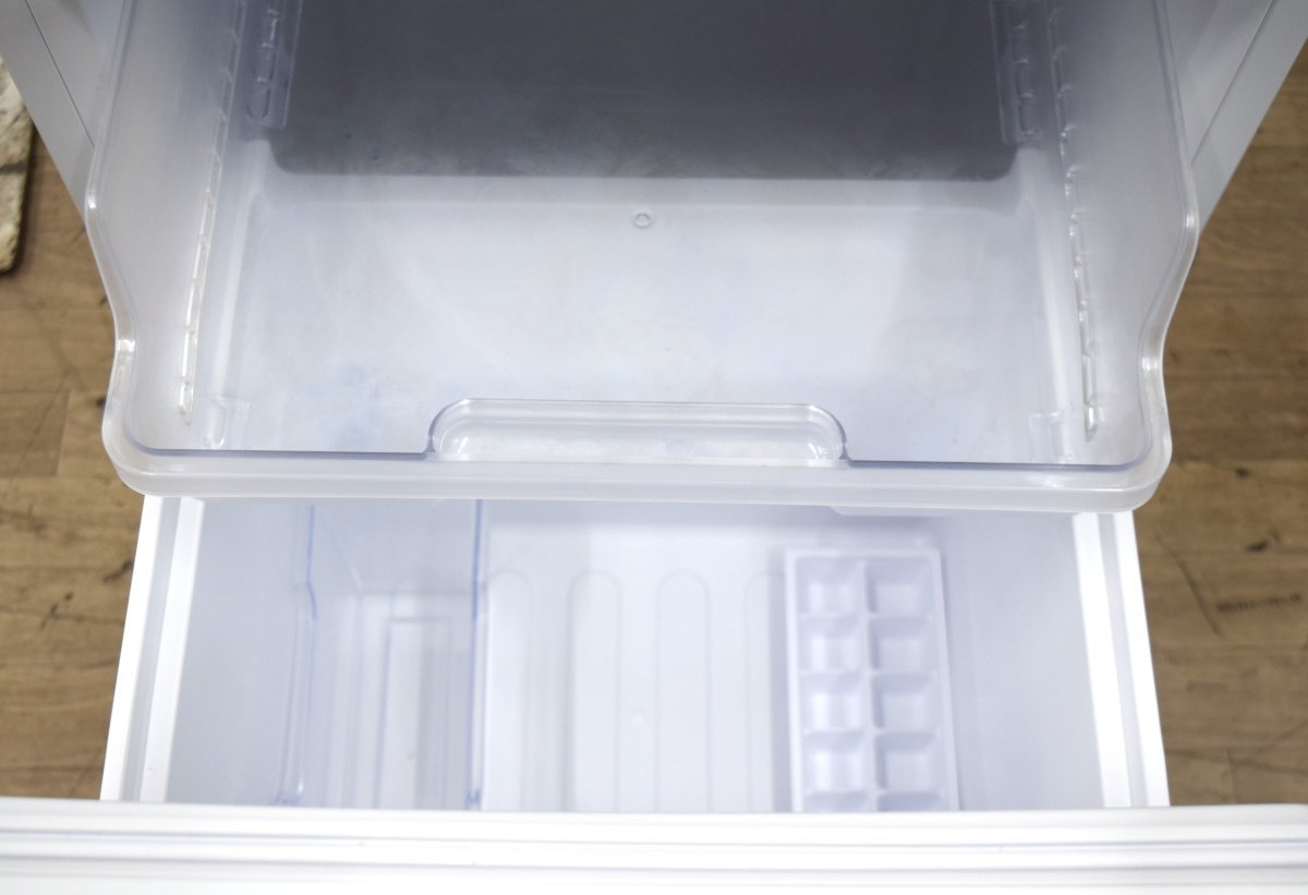 【Y249】SHARP シャープ 2ドア ノンフロン冷凍冷蔵庫 SJ-D15G-W 2021年製 ホワイト 家電 冷蔵庫 動作確認済 中古品_画像4