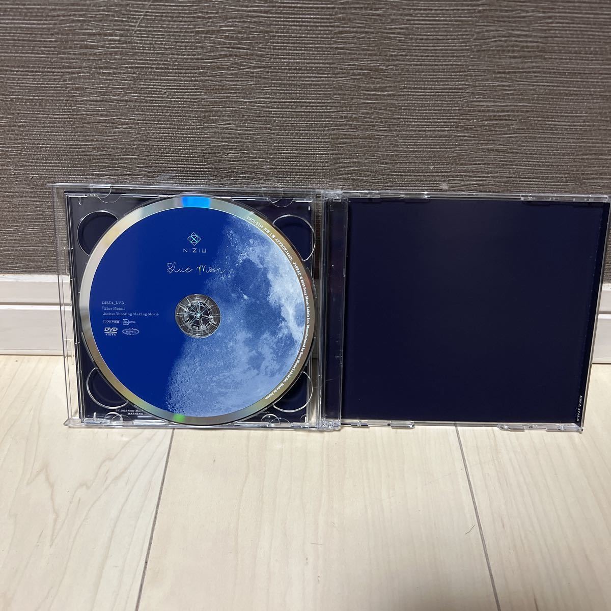 初回生産限定盤A DVD付 NiziU CD+DVD/Blue Moon トレカ無し　シリアルナンバー無し3_画像4