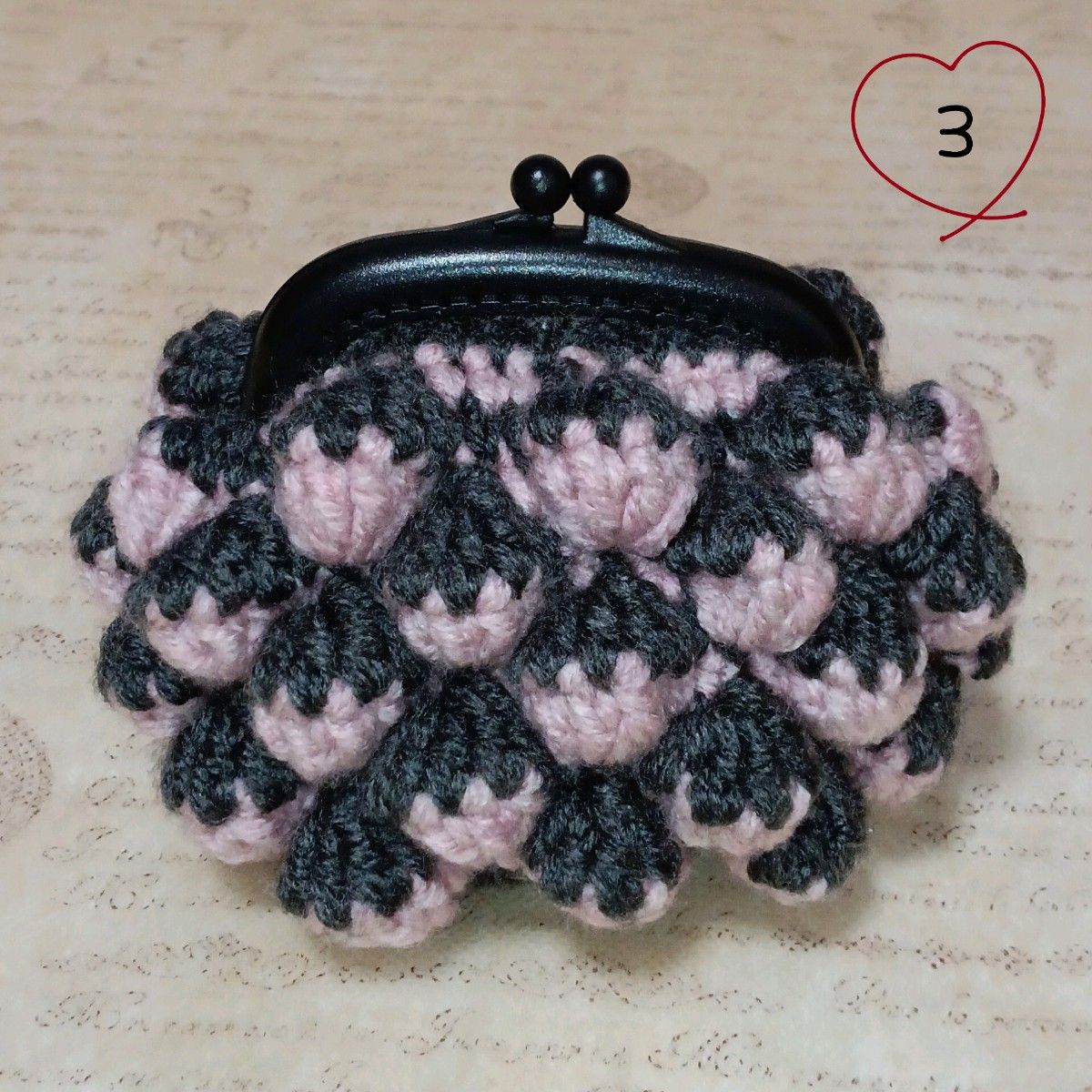 3　つぶつぶイチゴがいっぱい　がま口　あみぐるみ　ハンドメイド　いちご