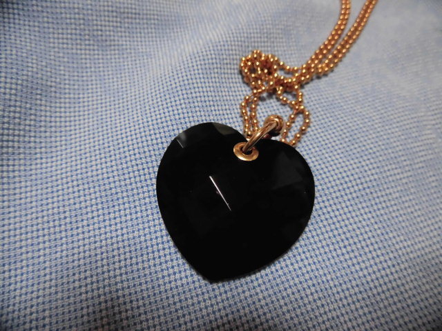 ★未使用★フォリフォリ ダイヤの形にカットされている黒いハートのネックレス