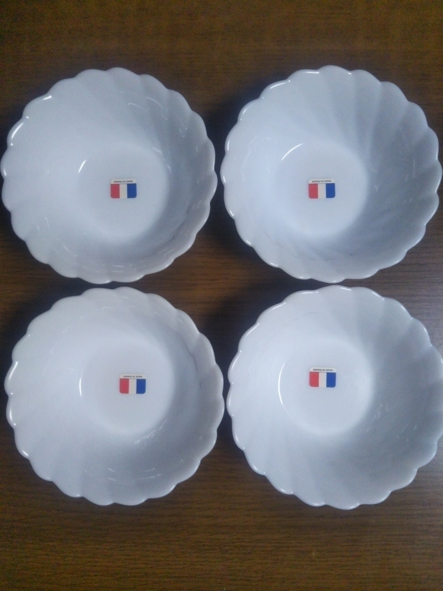 【送料無料】ヤマザキ春のパン祭り山崎春のパンまつり 1994年白いファンタジーボウル4枚セット 白い皿 小鉢の画像1