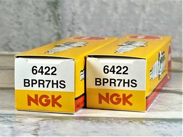 ＮＧＫ　ＢＰＲ７ＨＳ　２本セット　スズキ　スーパーモレ　ＦＡ１４Ｂ　９４ー０７　適合　新品！_画像1