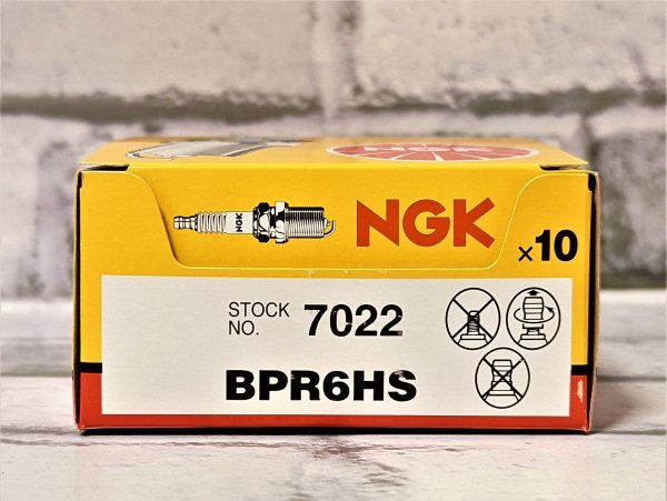 ＮＧＫ　ＢＰＲ６ＨＳ　ドカティ　Ｍ４００モンスター　９４ー９６　適合　新品！_画像3