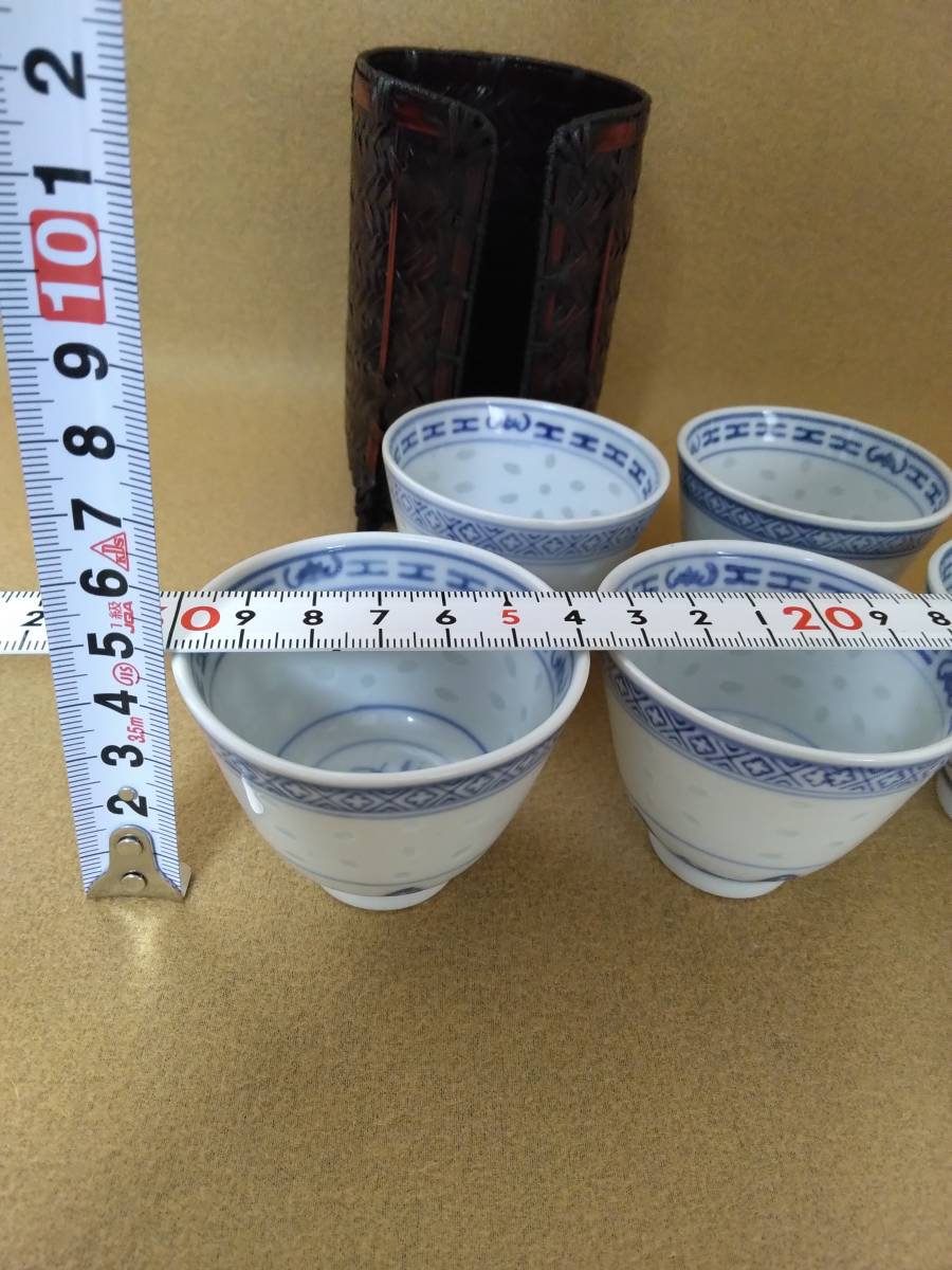 中国景徳鎮　煎茶道具　蛍手　茶杯　青花　湯呑み　口径6センチ　高さ5センチ　籠入り　５個組セット_画像9