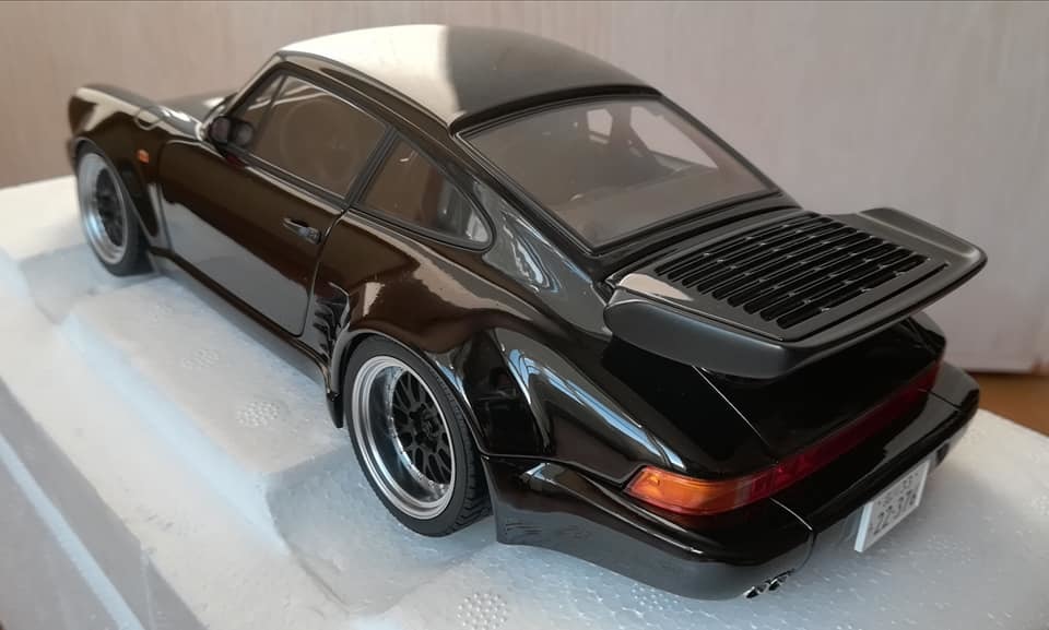 オートアート 1/18 ポルシェ911(930)ターボ 湾岸ミッドナイト ブラック