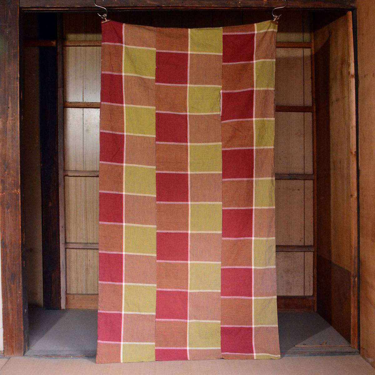 布団皮 古布 木綿 格子模様 ジャパンヴィンテージ ファブリック テキスタイル 昭和レトロ リメイク材Japanese Fabric Vintage Cotton Futon|PayPayフリマ リメイク用 木綿 着物 浴衣 格子 チェック 昭和レトロ 古布
